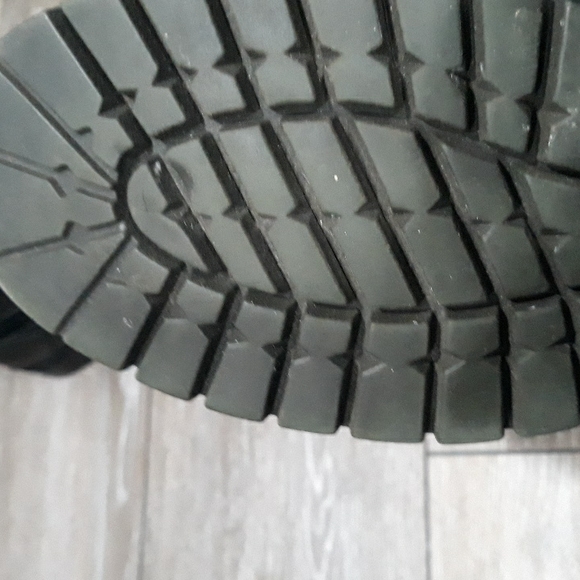 White Mountain black leather hiking boots. Size 9.5 - Picture 9 of 12